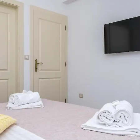 Family Friendly House With A Swimming Pool Cove Kalebova Luka, Rogoznica - 25561 Prázdninový dům Ražanj